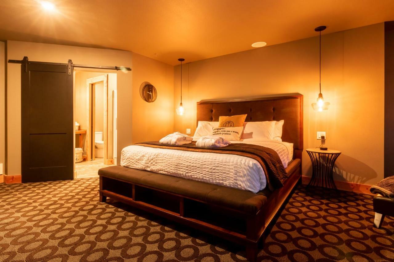 At The Helm Hotel Ilwaco Room photo