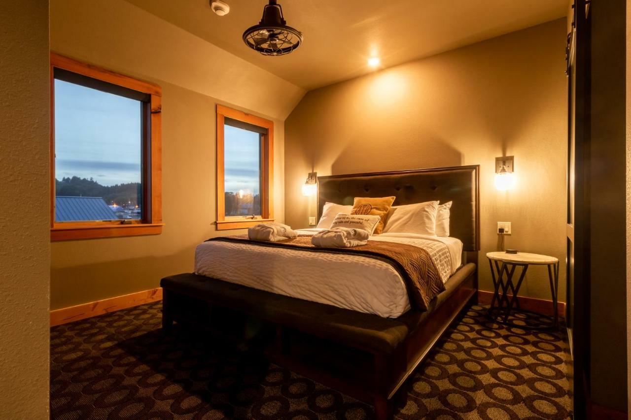 At The Helm Hotel Ilwaco Room photo