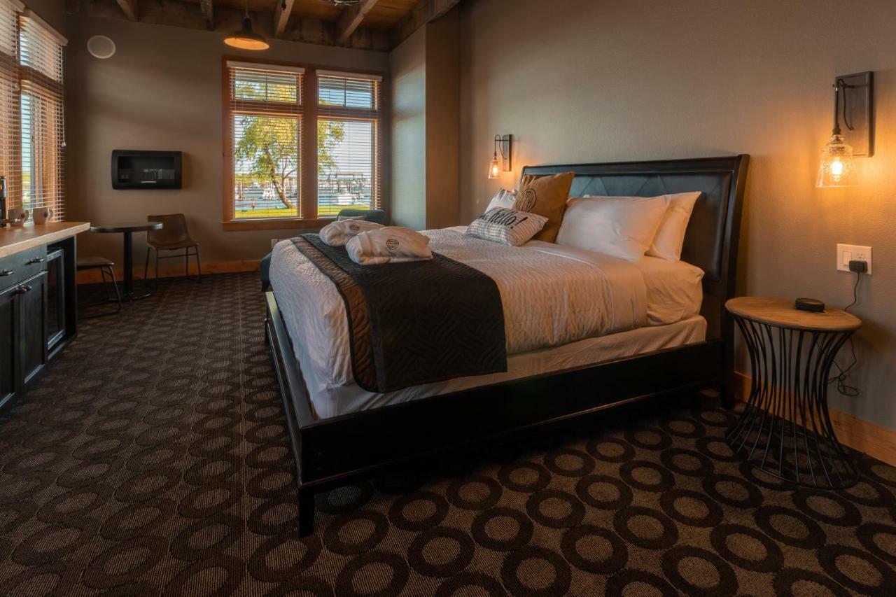 At The Helm Hotel Ilwaco Room photo